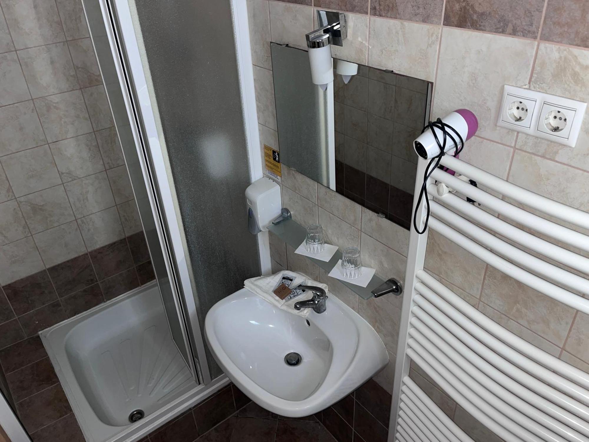 Hotel Rose City 布达佩斯 外观 照片
