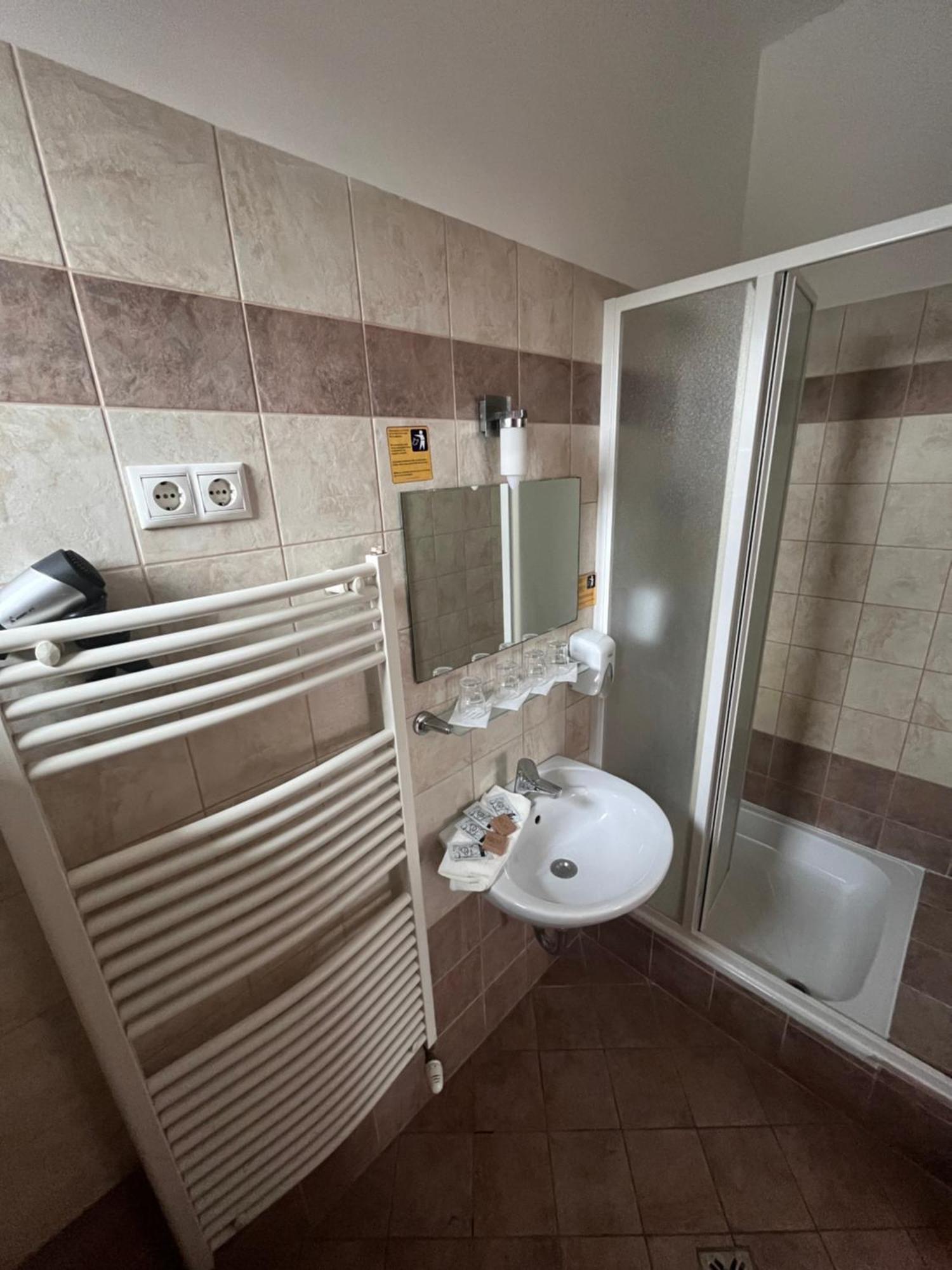 Hotel Rose City 布达佩斯 外观 照片
